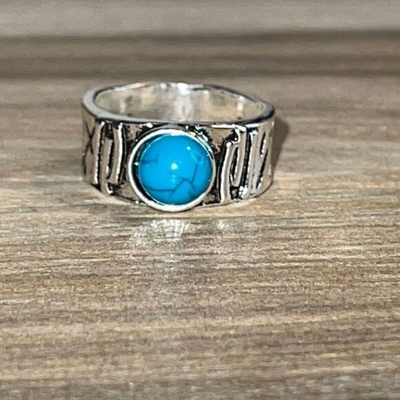 Turquoise On Etched Band Stamped 925 Silver Ring Size 8.25 - Picture 1 of 6